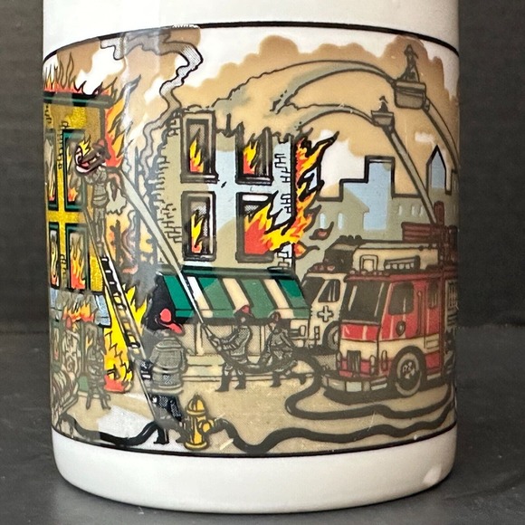 WONDERMUGS VTG Fire Dept, Fireman Fire Battle, Heat Color Changing Mug/Cup - Picture 5 of 11